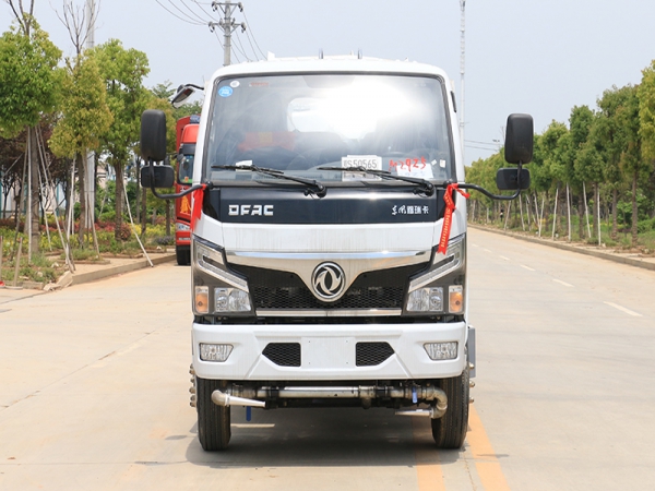 國(guó)六東風(fēng)小福瑞卡 藍(lán)牌 5噸 噴霧車