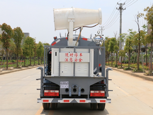 國(guó)六東風(fēng)小福瑞卡 藍(lán)牌 5噸 噴霧車