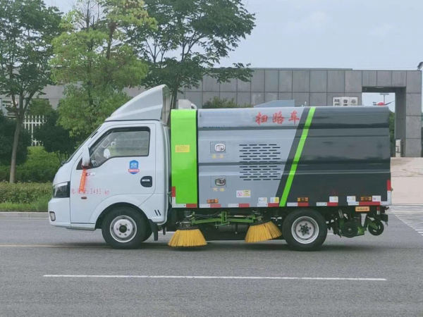 國(guó)六東風(fēng)途逸3方掃路車