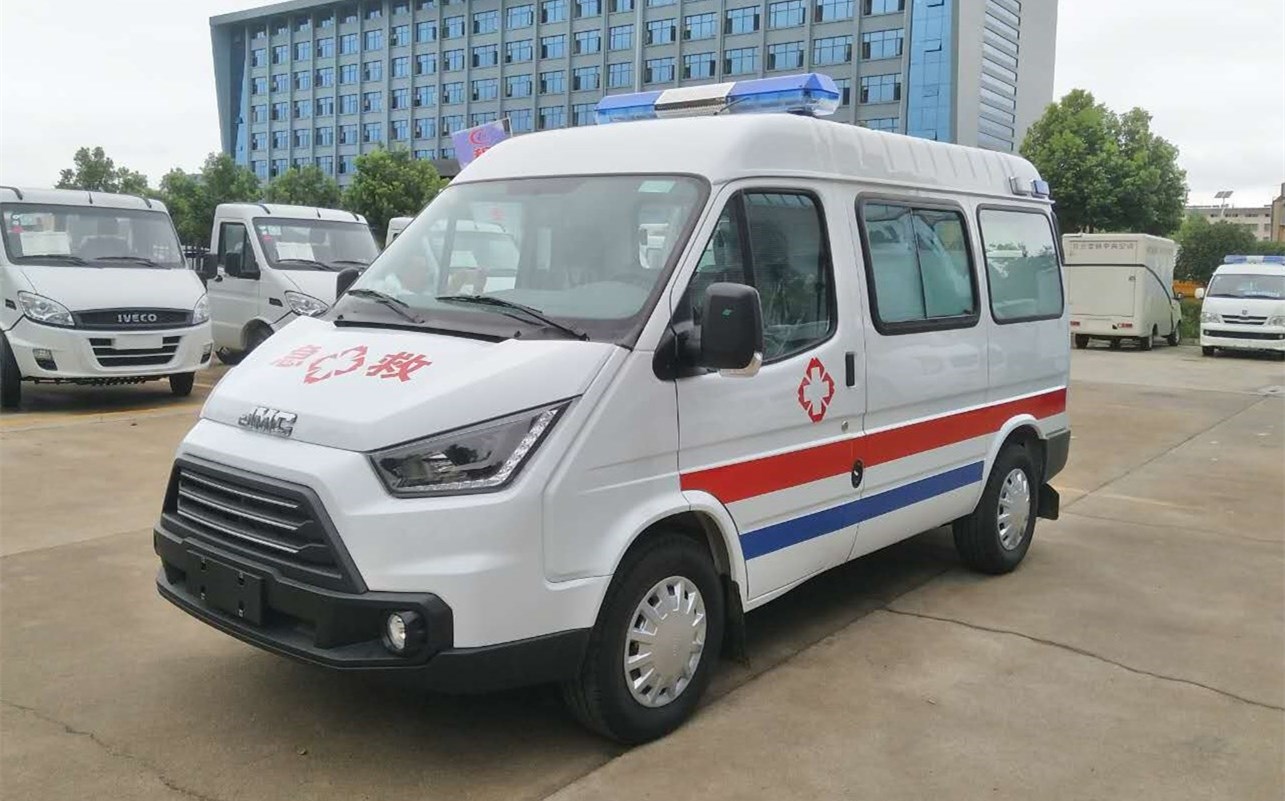 特順短軸汽油救護(hù)車(chē)