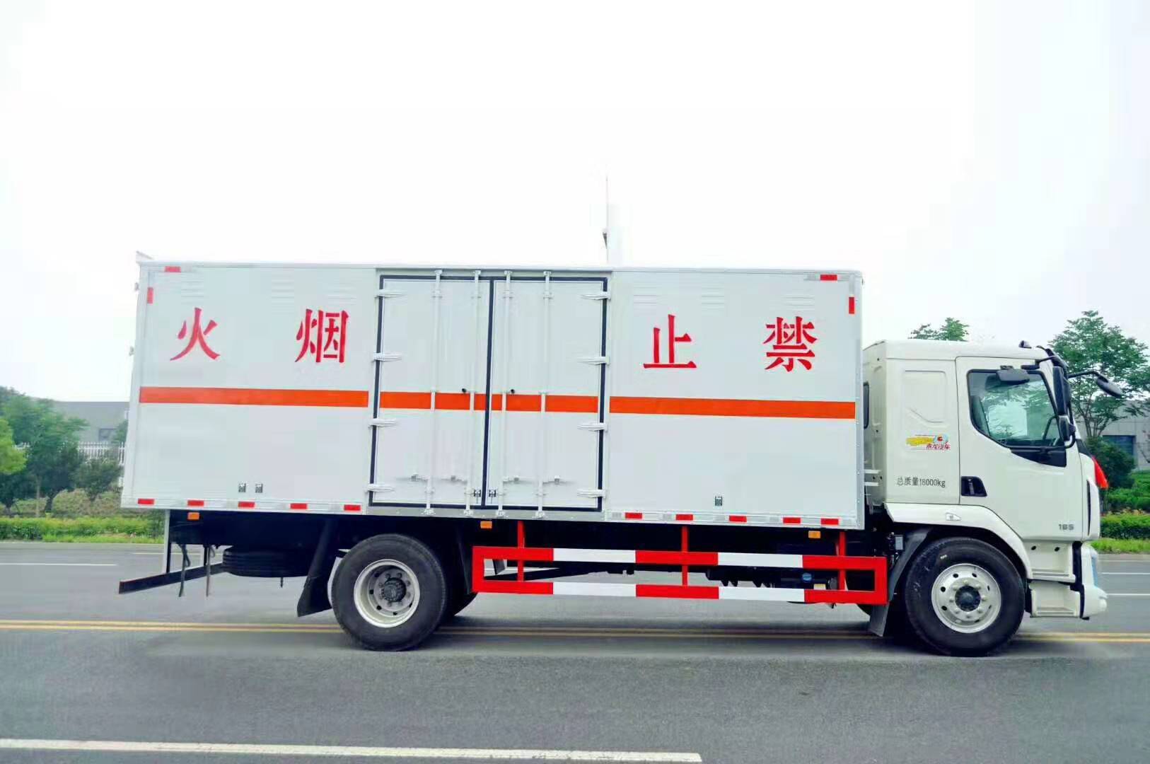 柳汽乘龍6.5米雜項(xiàng)危廢廂式運(yùn)輸車